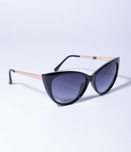 Load image into Gallery viewer, Black Oscar Worthy Cat Eye Sunglasses