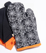Load image into Gallery viewer, Black Spiderweb Oven Mitt &amp; Dish Towel Set
