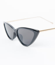 Load image into Gallery viewer, Classic Black Cat Eye Sunglasses
