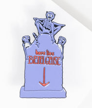 Load image into Gallery viewer, Beetlejuice x Unique Vintage Pin Set
